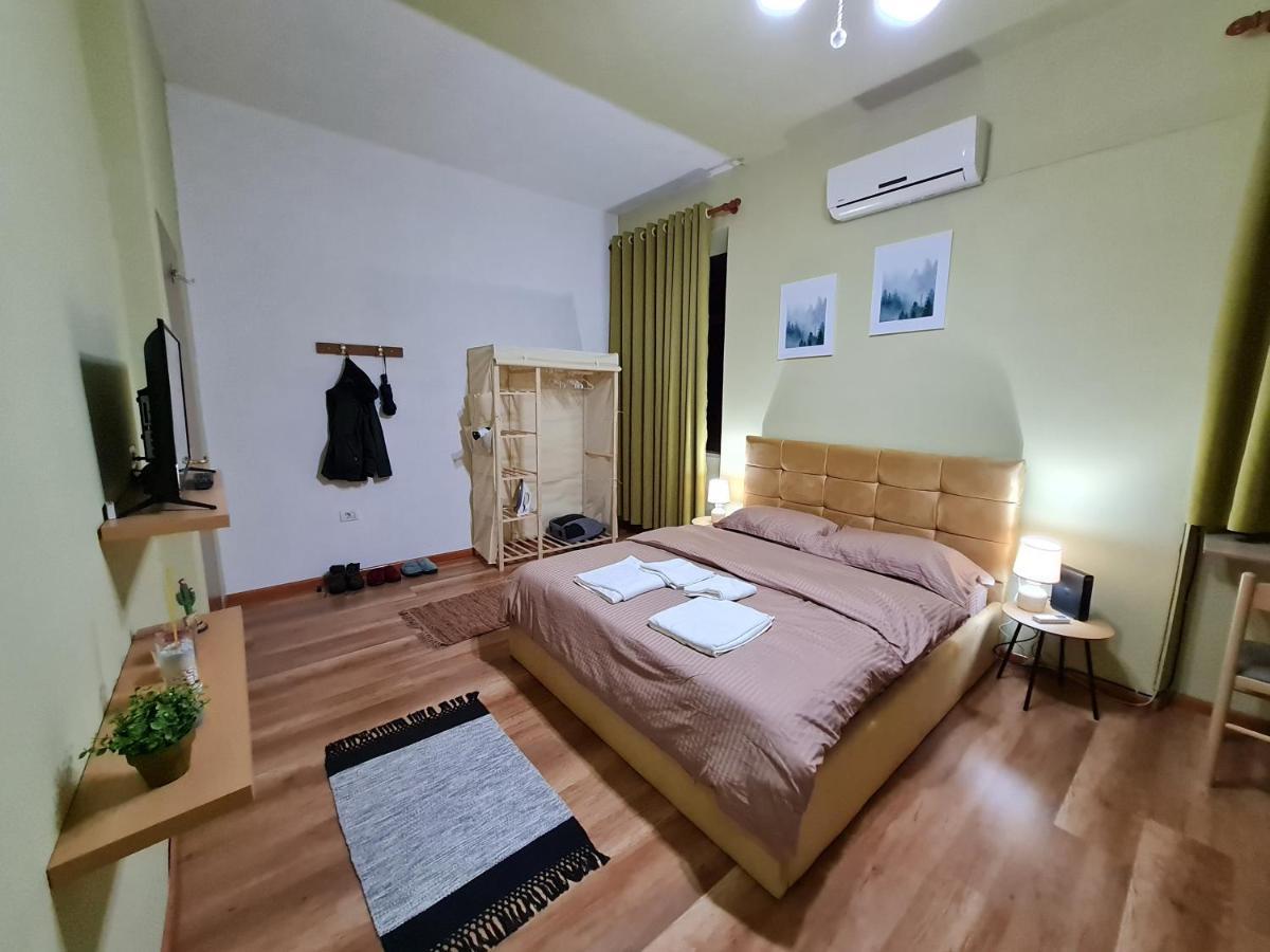 Ex-Block District Charming Studio Apartment With Treeish Sorrounding View! Tirana Exterior foto
